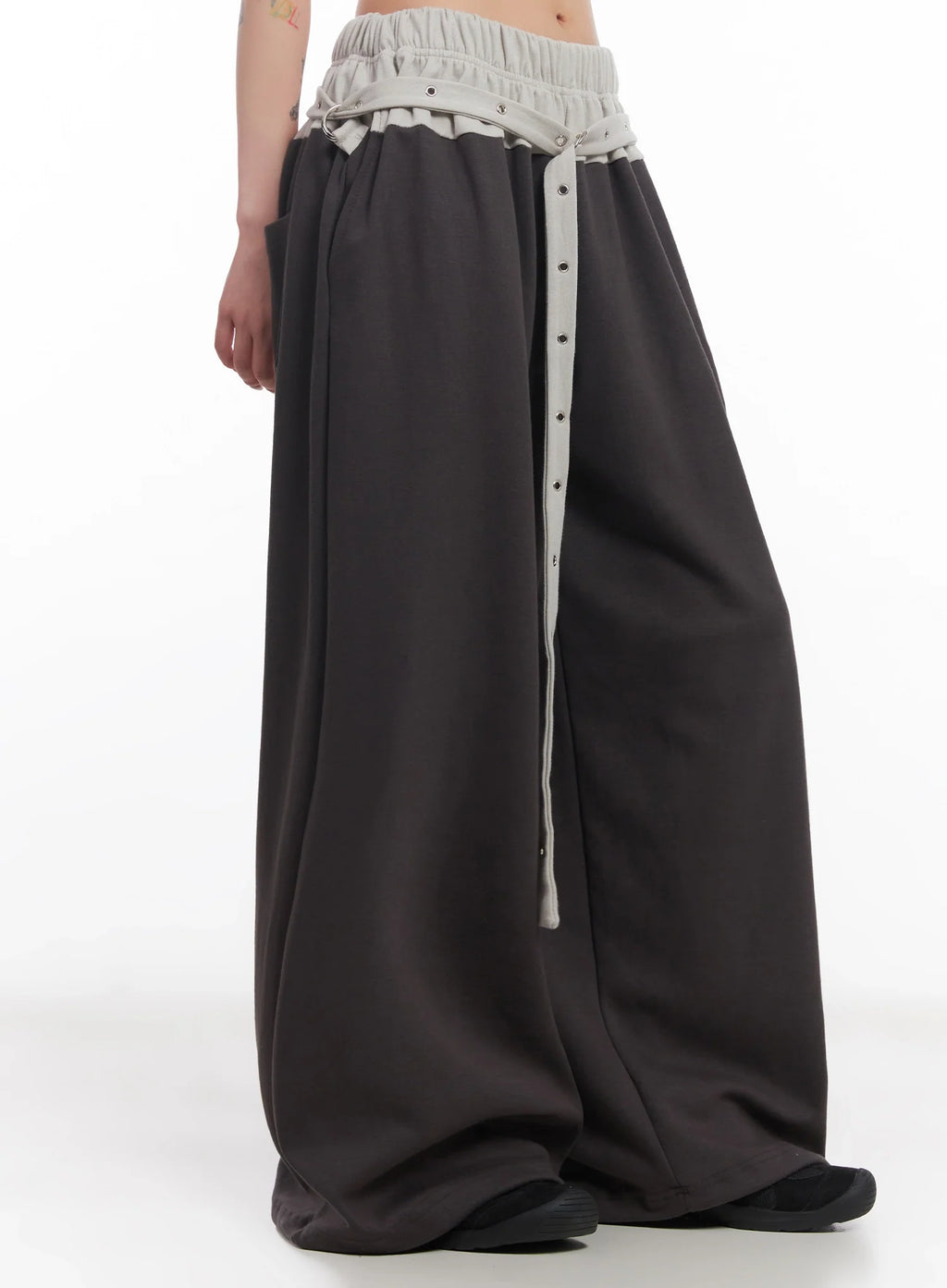 Eyelet Belted Trousers IC503