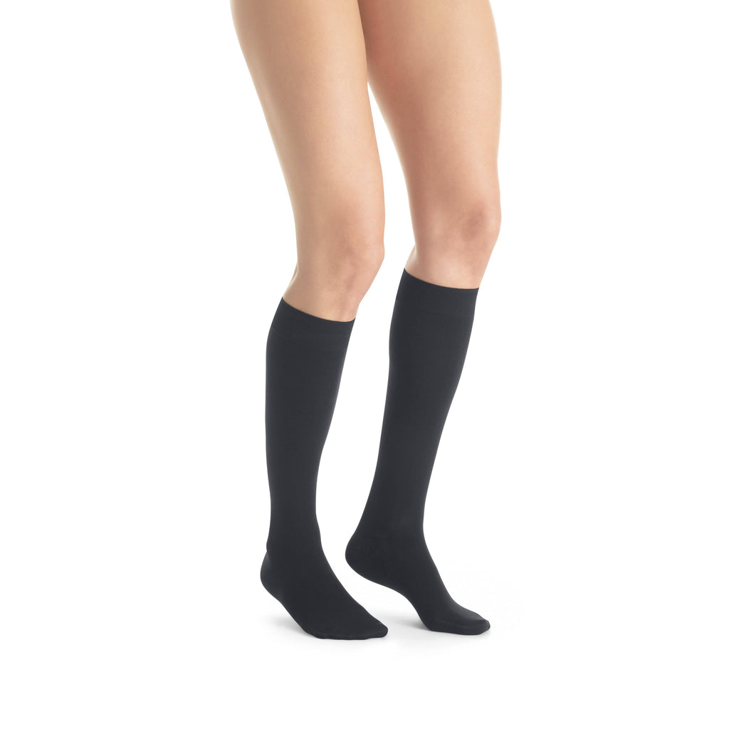 30-40 mmHg Knee High V4651