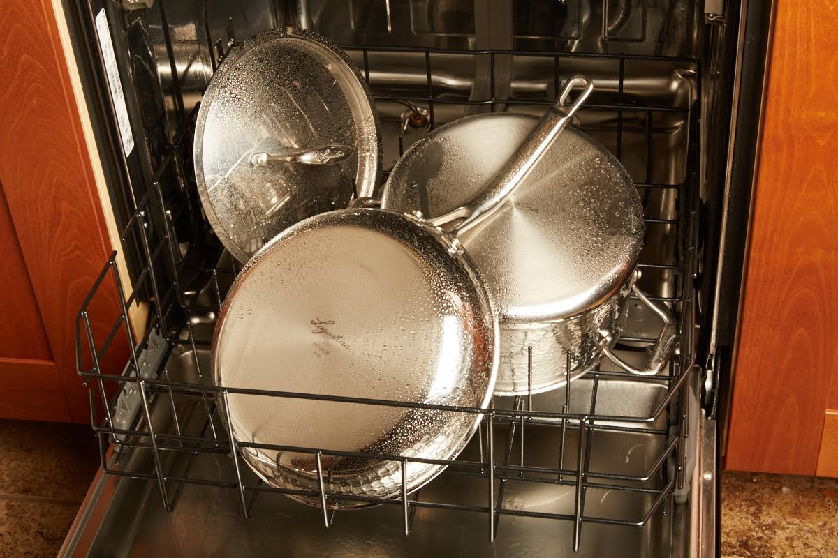 3 Quart Covered Stainless Steel Casserole K23680