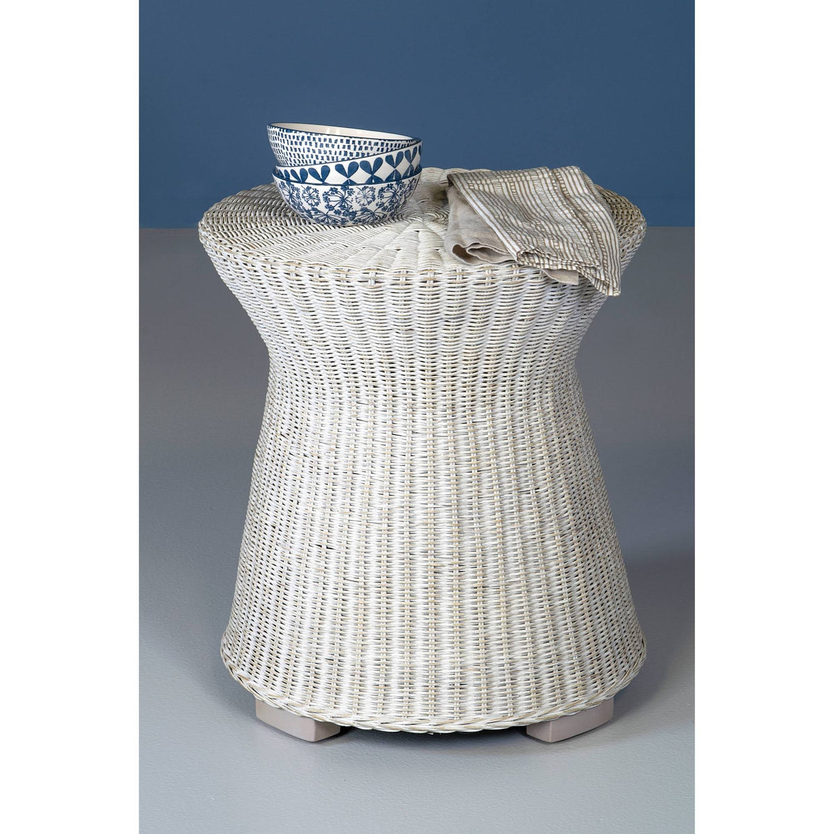 White Rattan Accent Table N907419