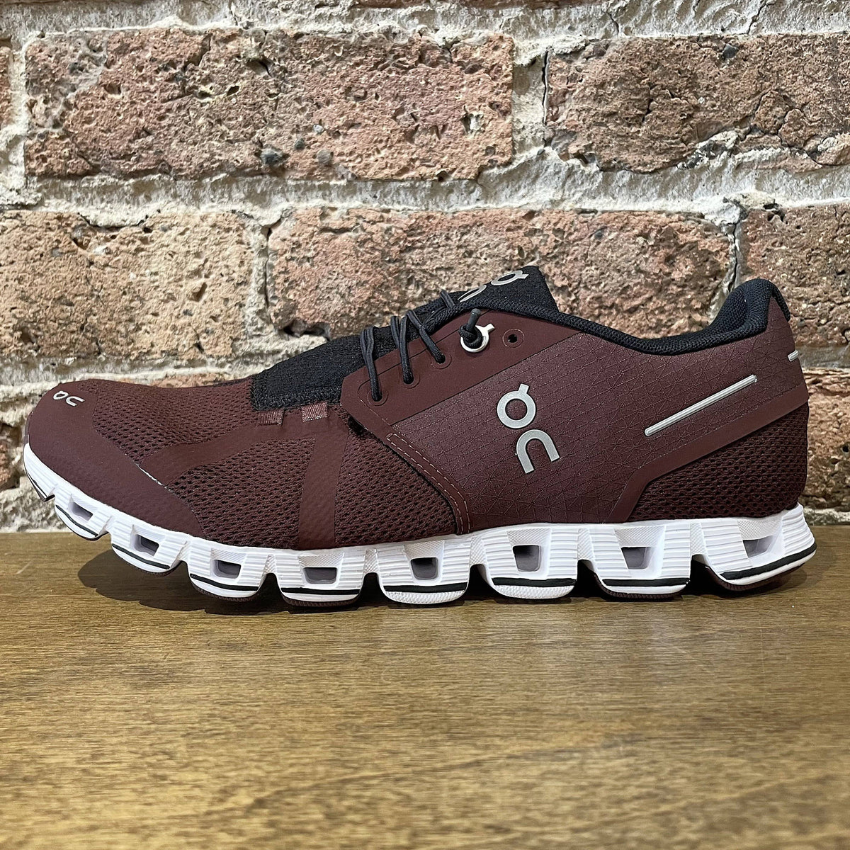 Cloud - 10 / Ox/White Running Shoes O515