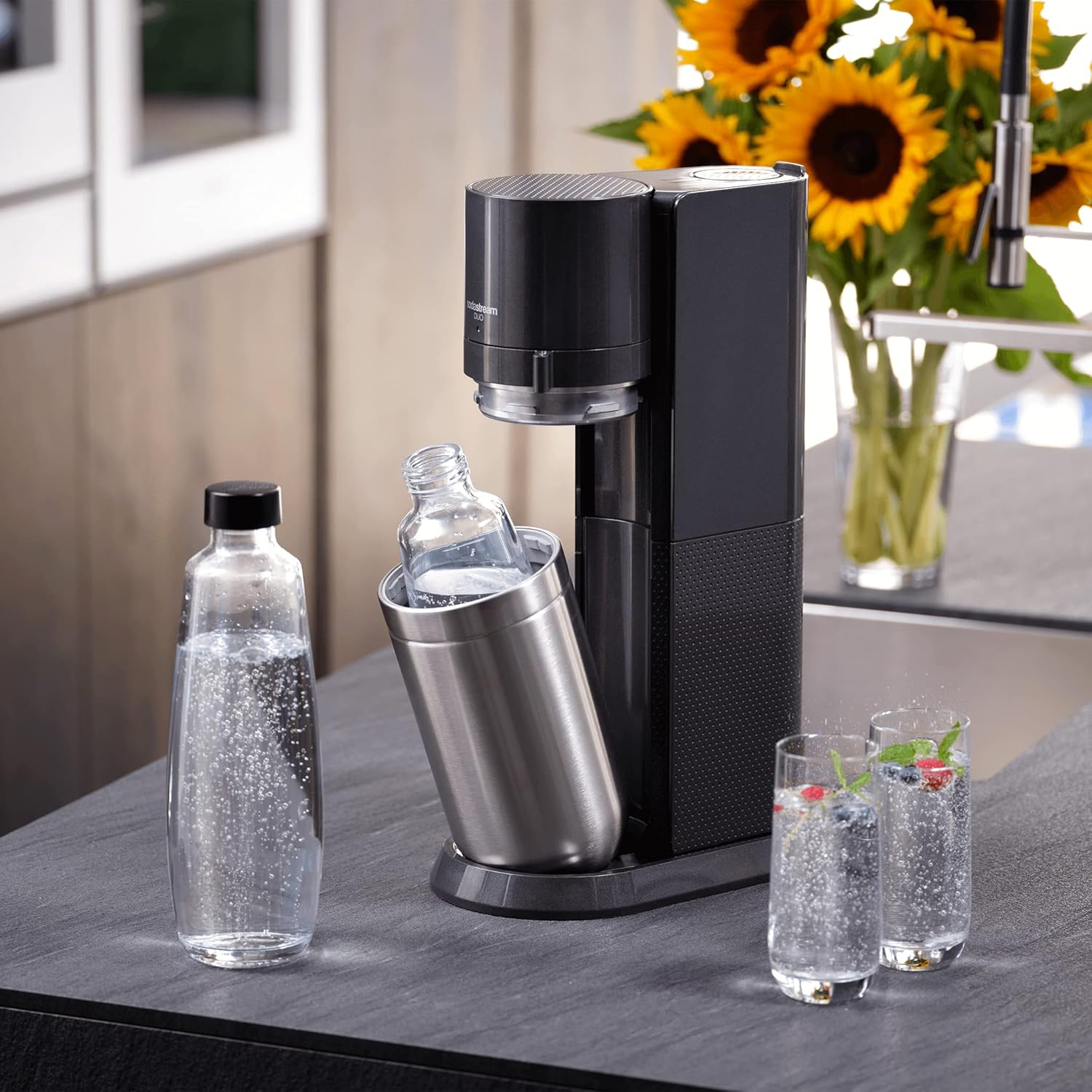 Metallic Black Sparkling Water Maker B5285