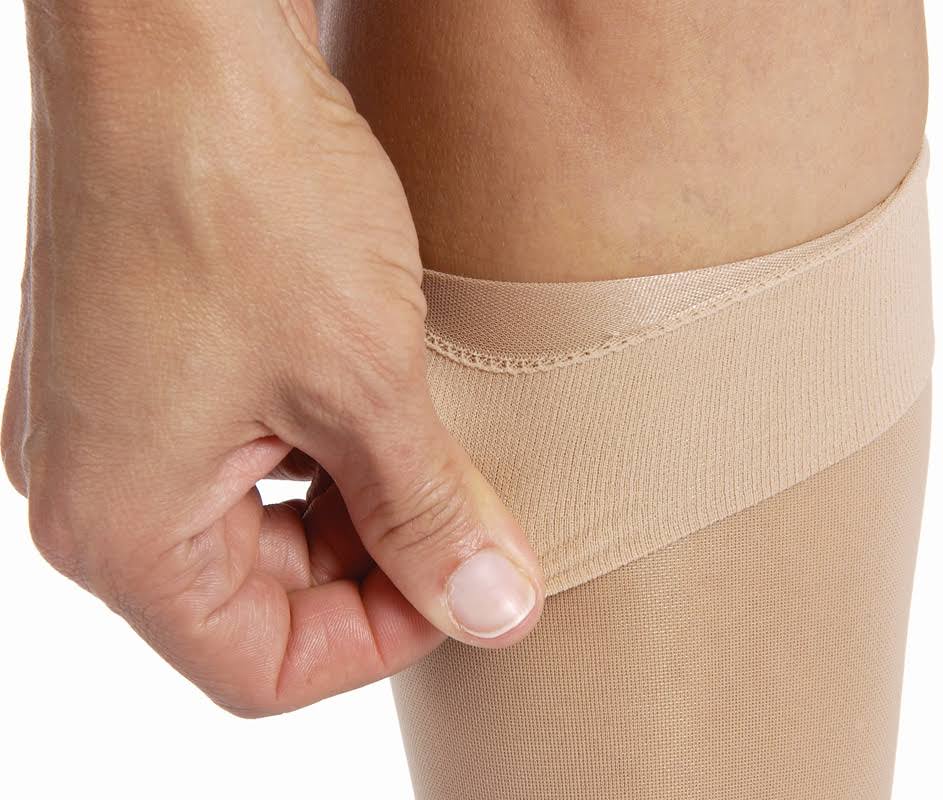 30-40 mmHg Knee High V4651