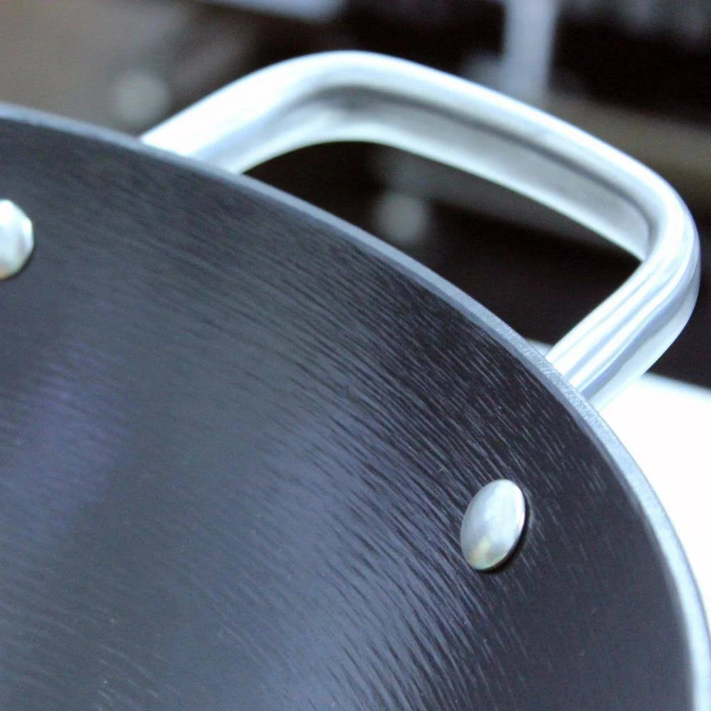 Black Cast Iron Wok H468