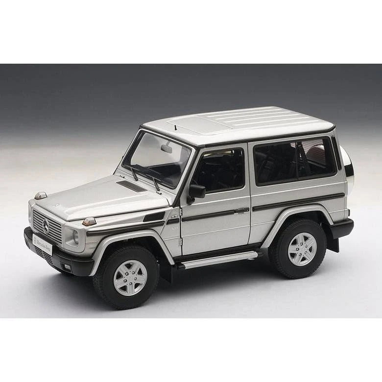 Silver 1/18 Diecast Car Model K9408