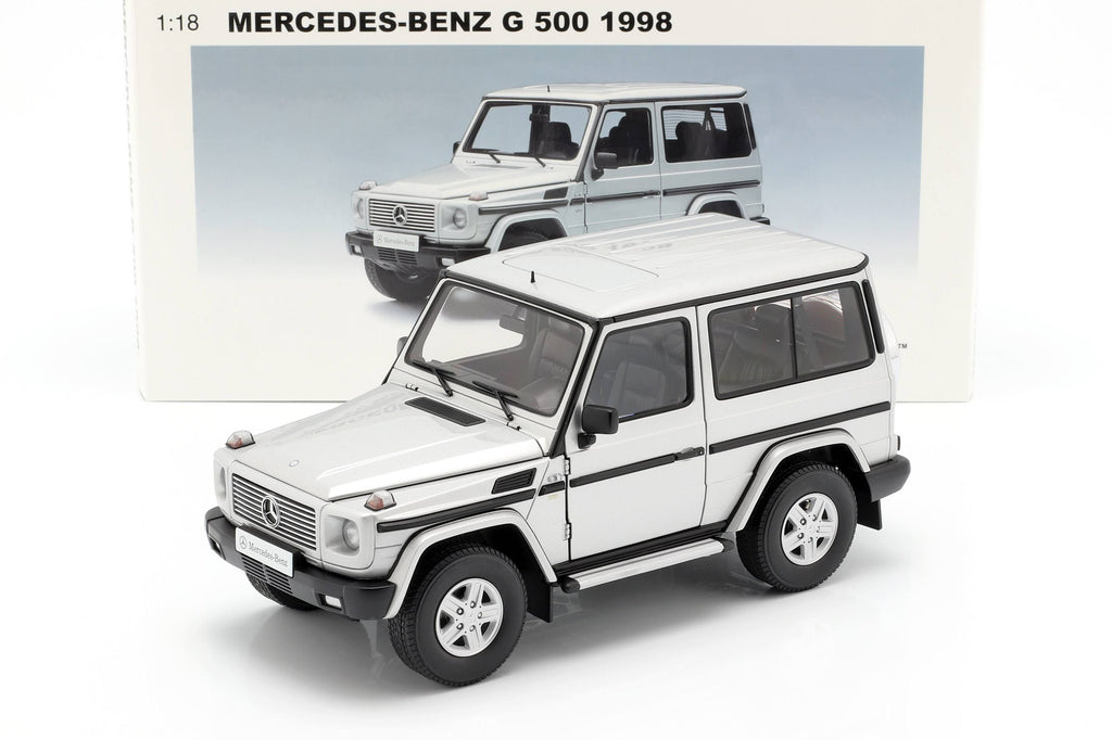 Silver 1/18 Diecast Car Model K9408