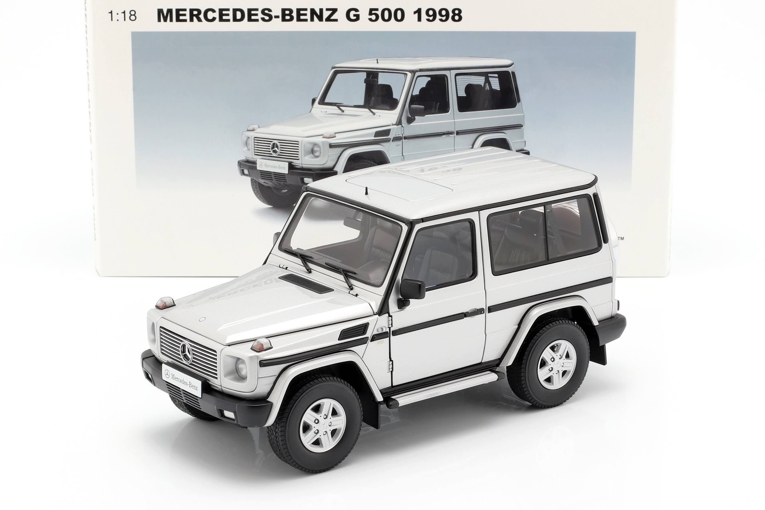 Silver 1/18 Diecast Car Model K9408